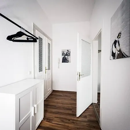 • 3 Bedroom Apt. Close To The Arena And Stadium *up To 8 People* Apartament Lipsk