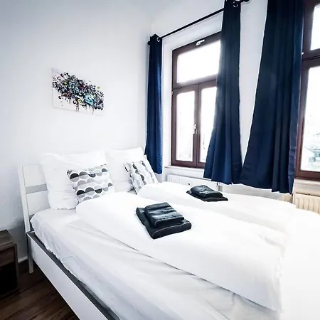 • 3 Bedroom Apt. Close To The Arena And Stadium *up To 8 People* Apartment *