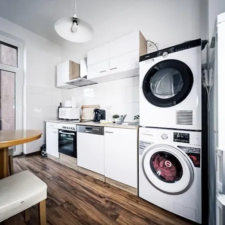 Apartment • 3 Bedroom Apt. Close To The Arena And Stadium *up To 8 People* *