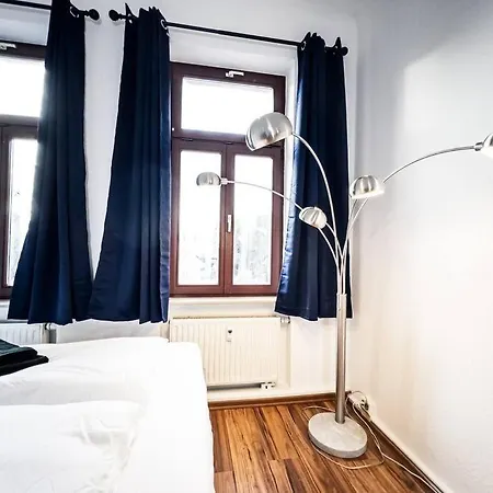 • 3 Bedroom Apt. Close To The Arena And Stadium *up To 8 People* *