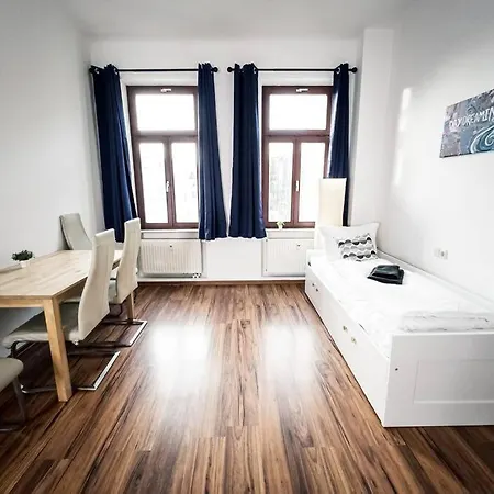 • 3 Bedroom Apt. Close To The Arena And Stadium *up To 8 People*